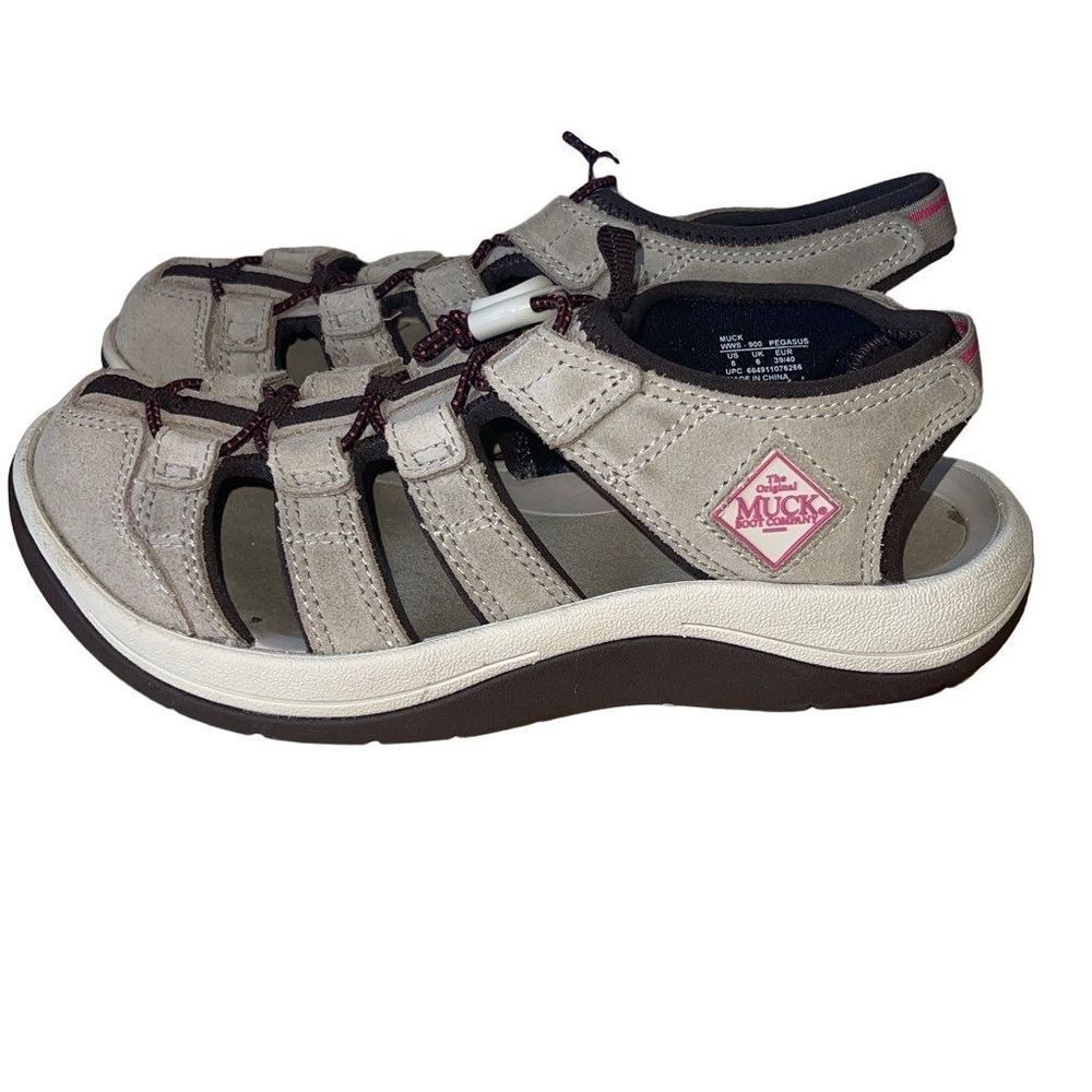 THE MUCk boot company sandals size 8